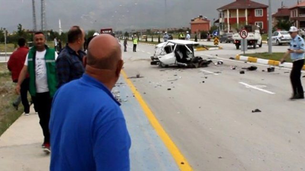 Erzincan\'da Trafik Kazası: 3 Ölü, 8 Yaralı