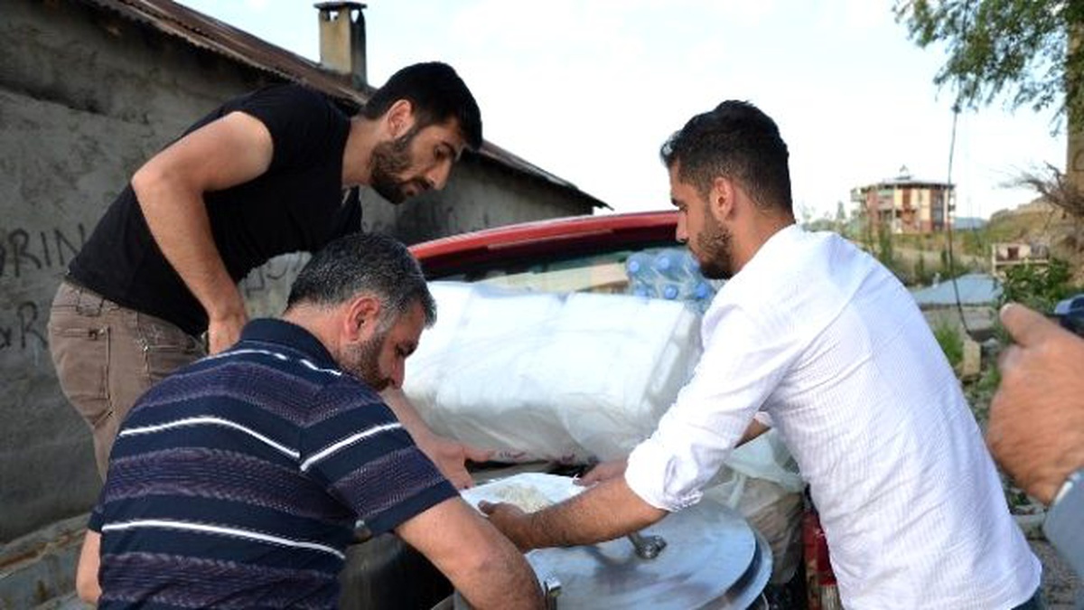 Evlerine Dönen Vatandaşlara Yemek Hizmeti