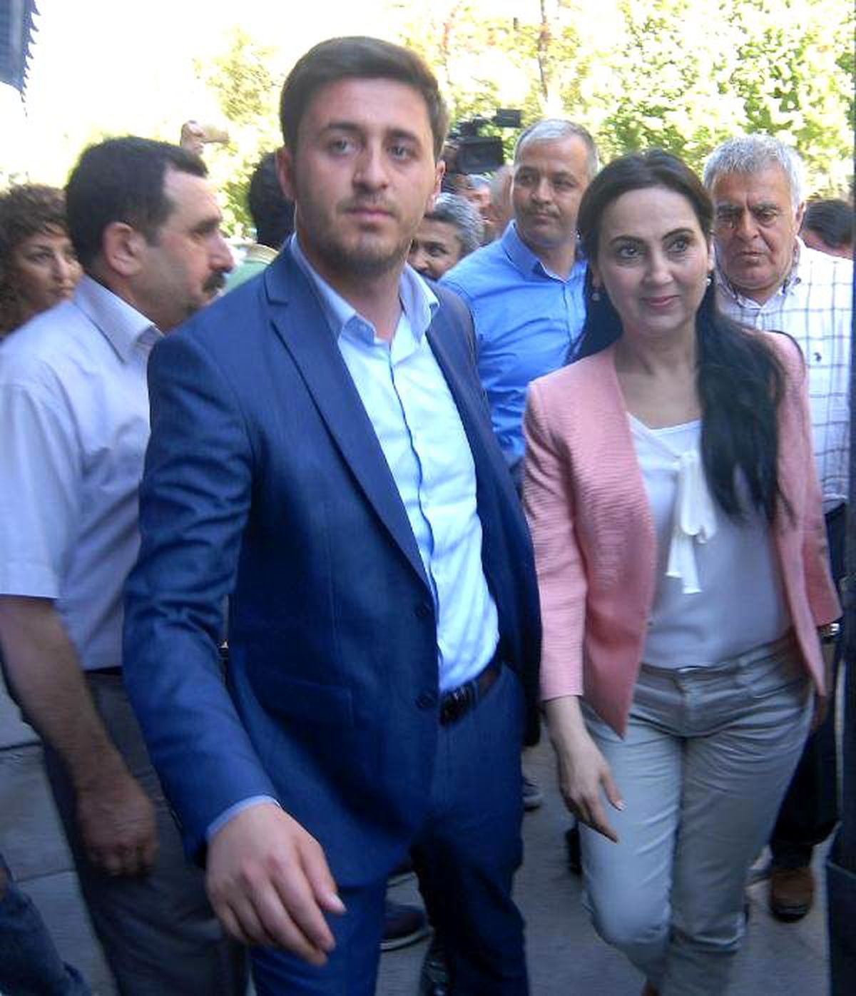 Figen Yüksekdağ: İzmir ile Diyarakbakır\'ın El Ele Tutuşmasına Engel Olamayacaklar
