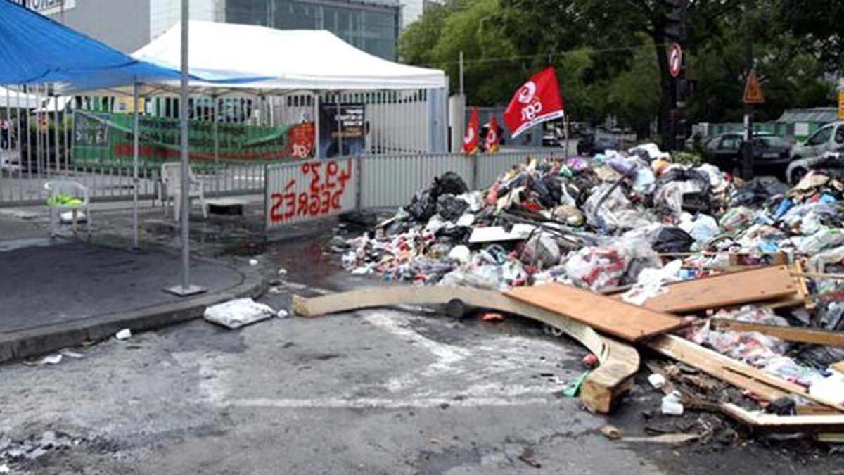 Fransa'da Çöp Yığınları Oluşmaya Başladı