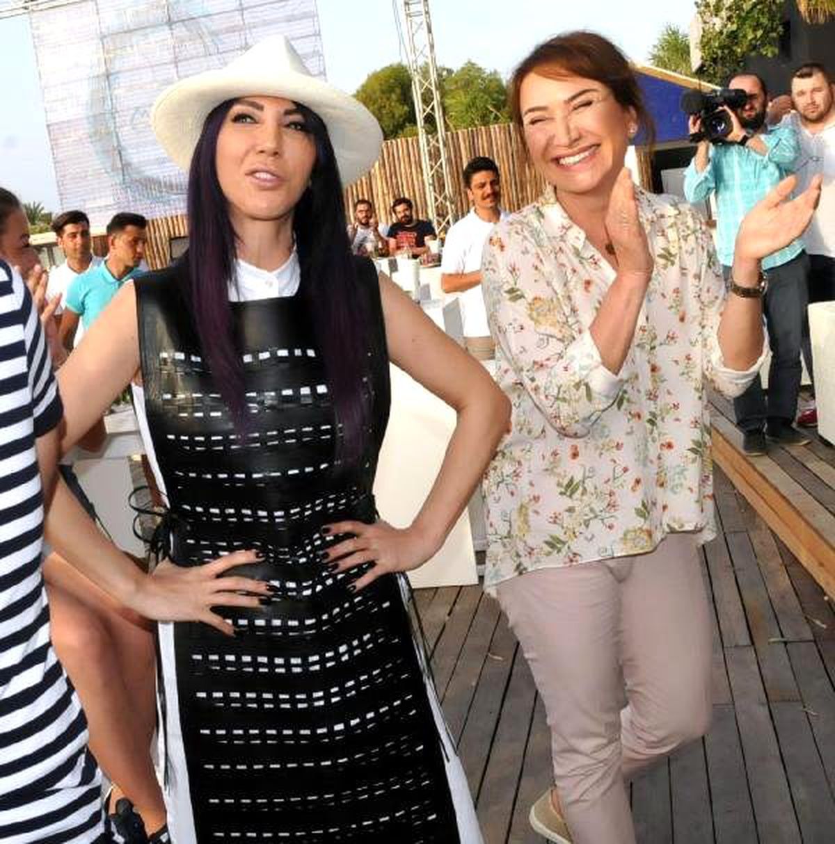 Hande Yener\'e Televizyon Şakası