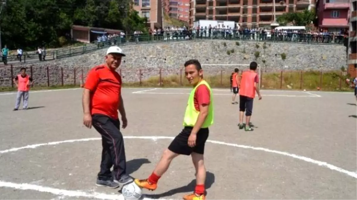 İmam Hatip Ortaokulunda Mezuniyet Sevinci