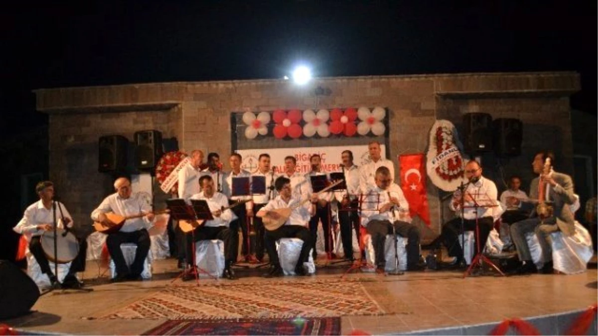 Işıklar Türk Halk Müziği Korosu Büyük İlgi Gördü