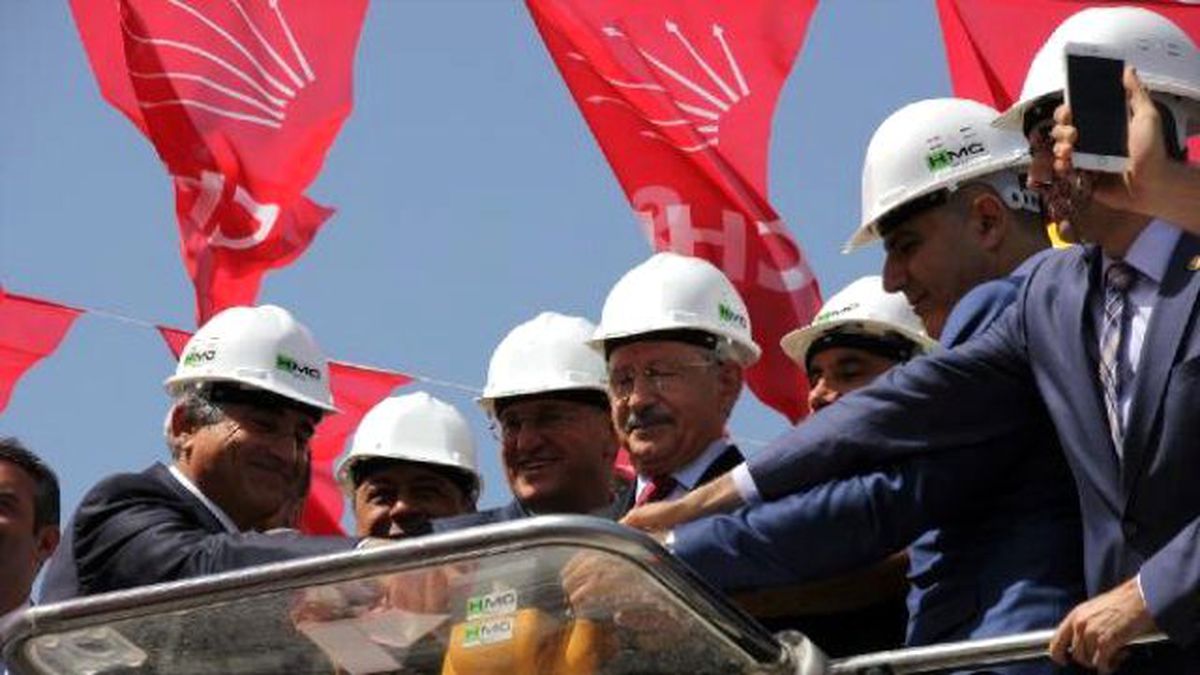 Kılıçdaroğlu, Gezi Parkı Eylemlerinde Ölenlerin Aileleriyle Görüştü (3)