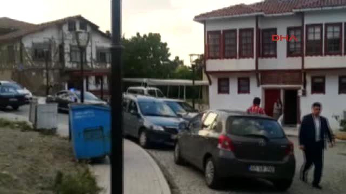 Kocaeli Bakan Çelik\'ten Trafik Kazasında Ölen Gencin Ailesine Taziye Ziyareti