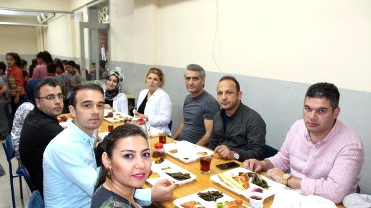Mehmetçik İçin Köy Okulunda Kermes