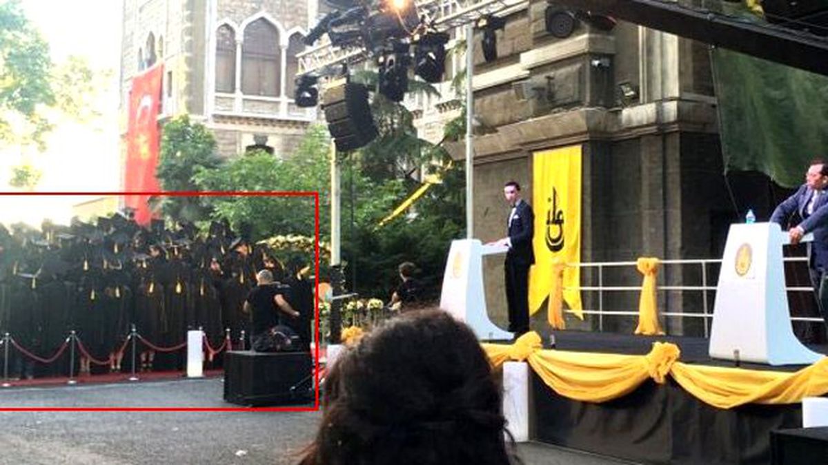 Merkezi Atamayla Geleln Lise Müdürüne Mezuniyet Töreninde Protesto