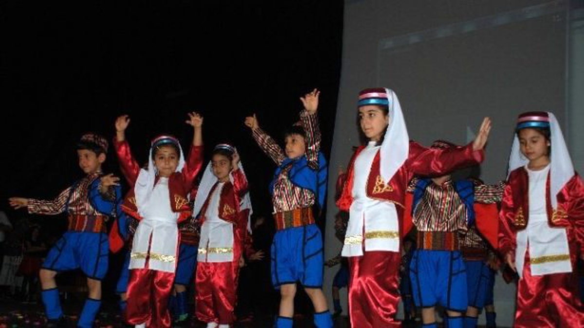 Minik Öğrenciler Gösterileriyle Büyüledi