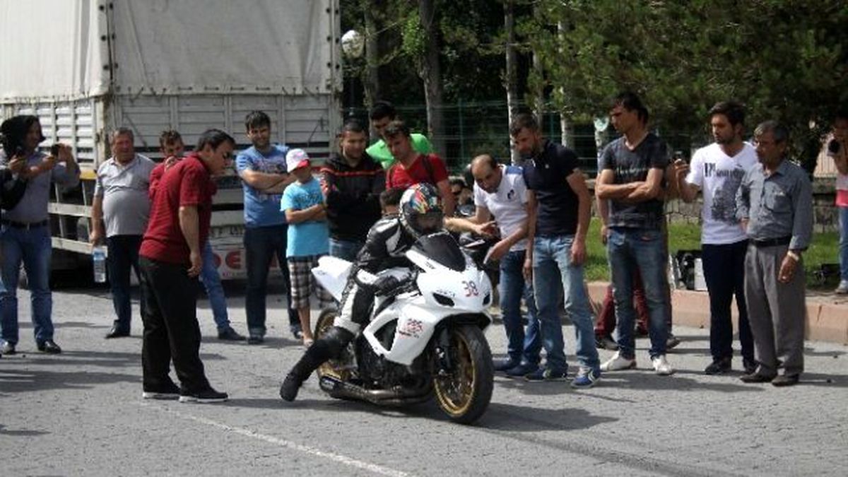 Motosikletçi Furkan Özdemir, Türkiye Motodrag Şampiyonası'na Hazırlanıyor