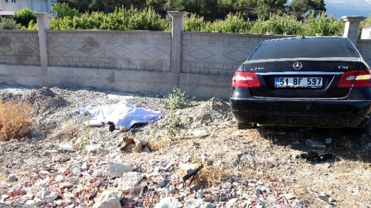 Mut\'da Otomobil Tarım Aracına Çarptı: 1 Ölü, 2 Yaralı