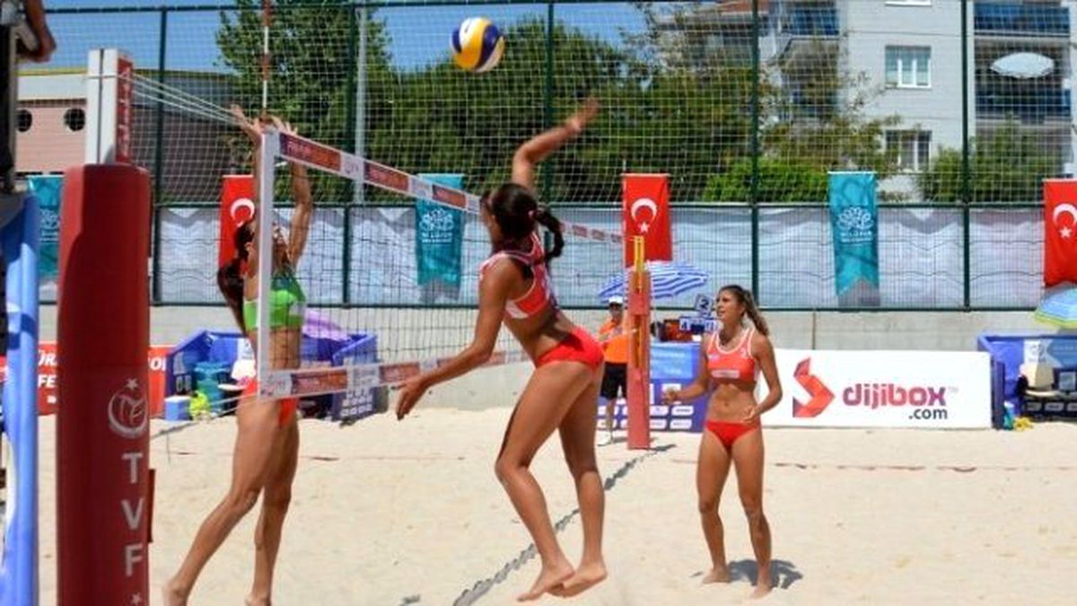Nilüfer\'de Plaj Voleybolu Heyecanı Sürüyor