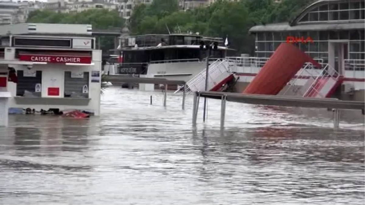 Paris\'te Sel Baskını Hayatı Olumsuz Etkiliyor