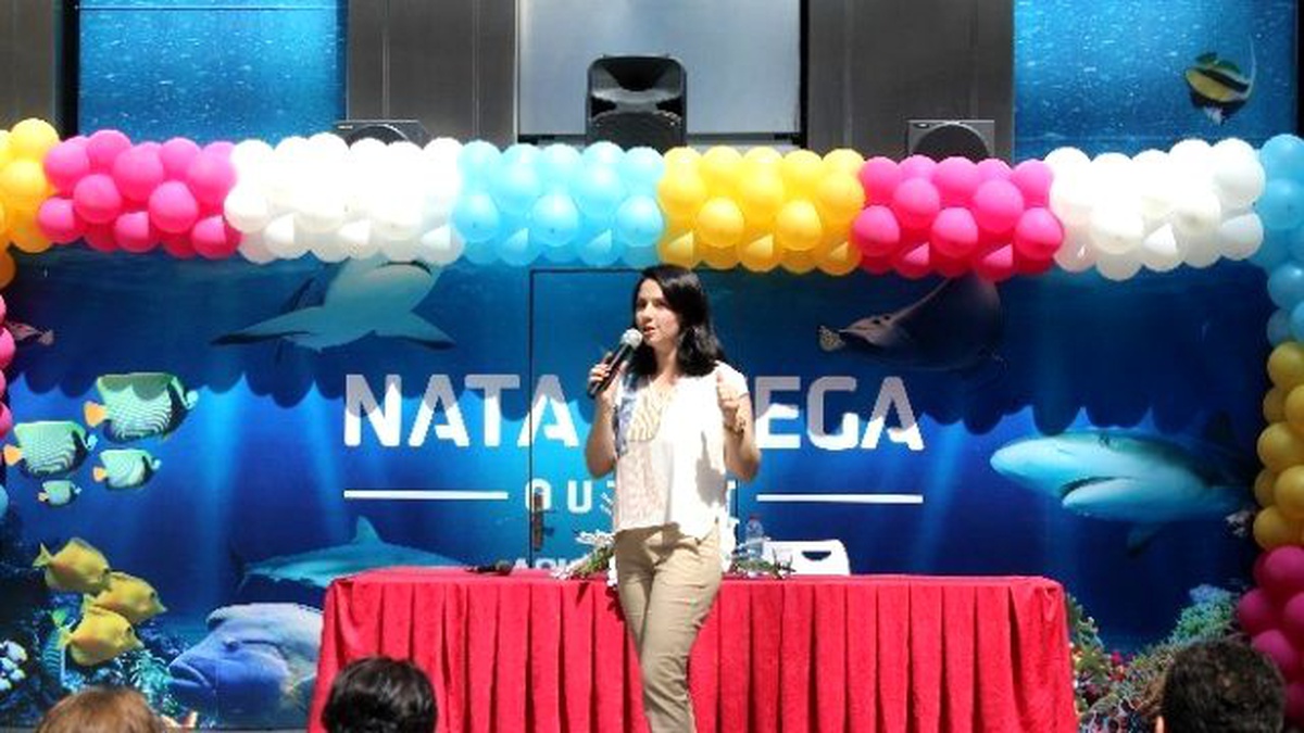 Psikolog Zeynep Haseki Kitaplarını İmzaladı