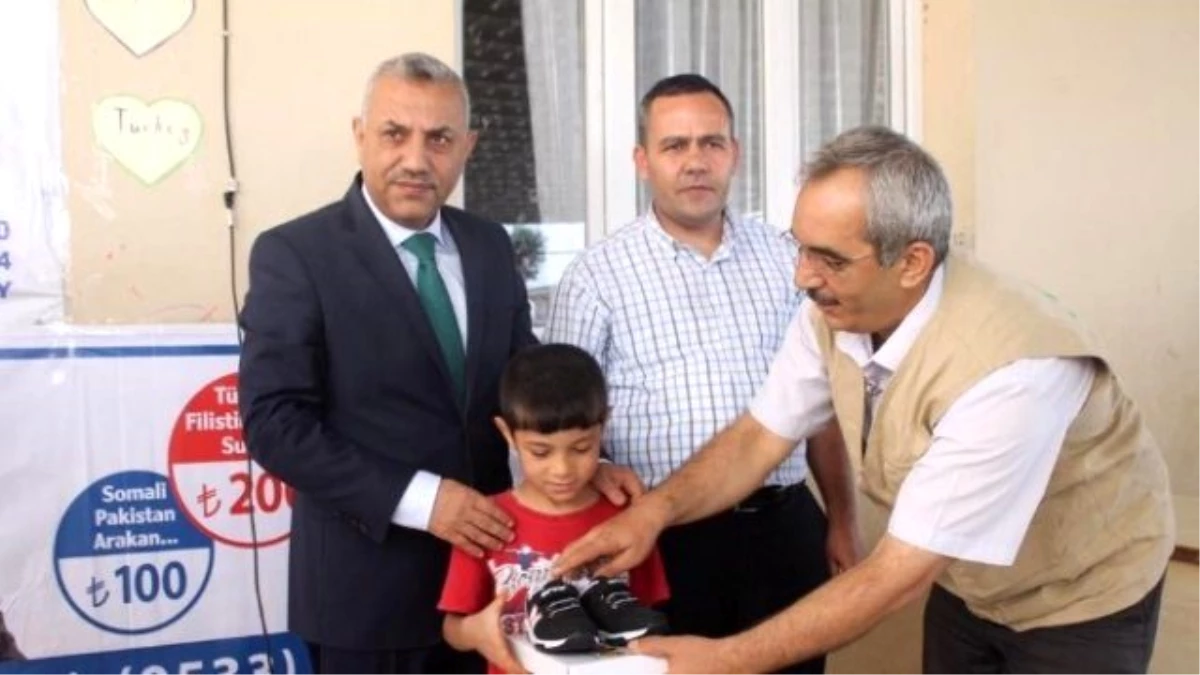 Reyhanlı Belediyesi\'nden Suriyeli 850 Çocuğa Ayakkabı