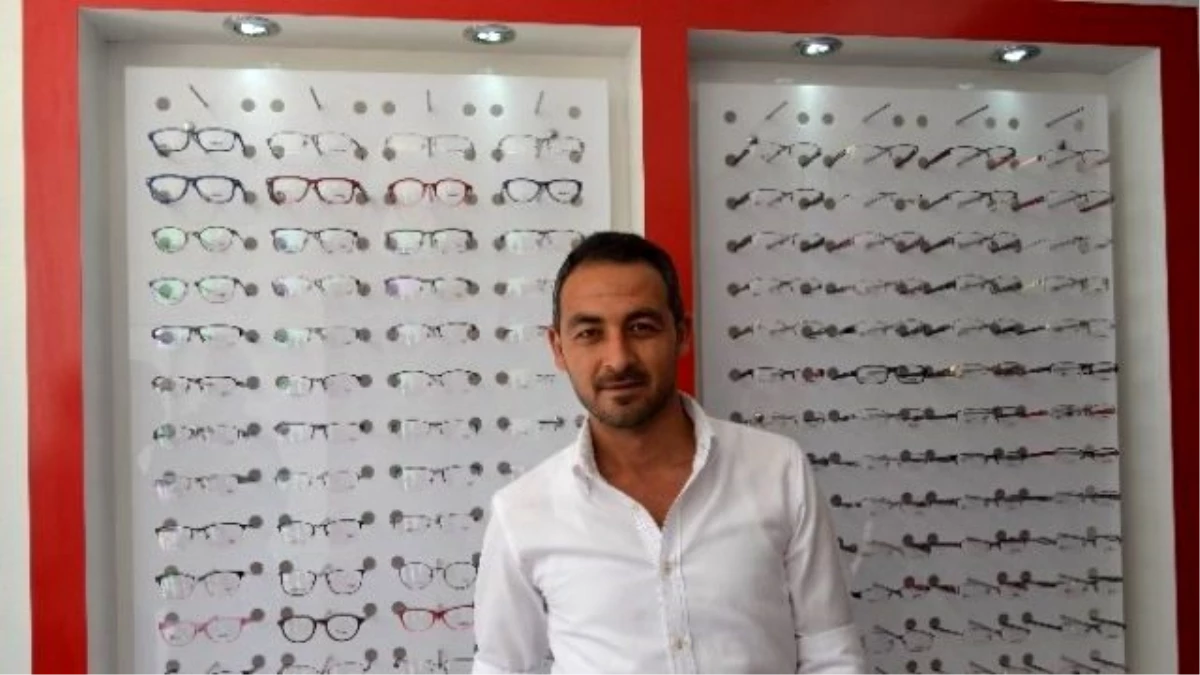 Selendi\'nin İlk Gözlük Dükkanı Açıldı