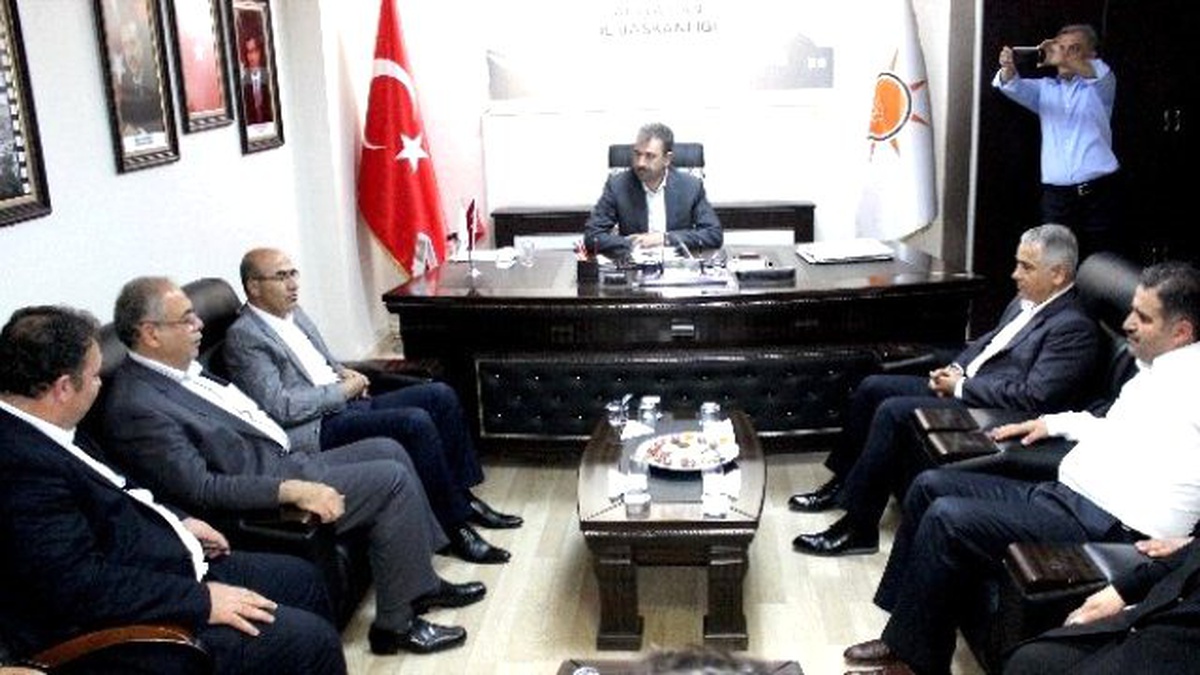 Vali Demirtaş\'tan AK Parti\'ye Veda Ziyareti