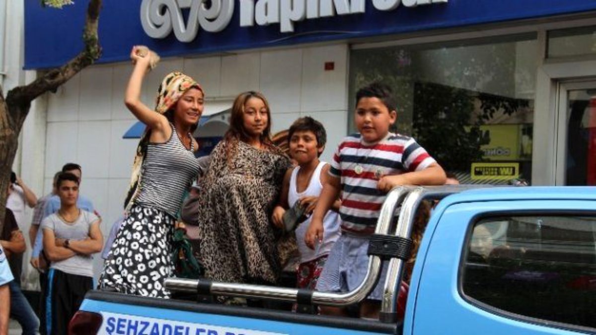 Yakalanan Dilenciler Küfürler Yağdırıp, Terlik Fırlattı