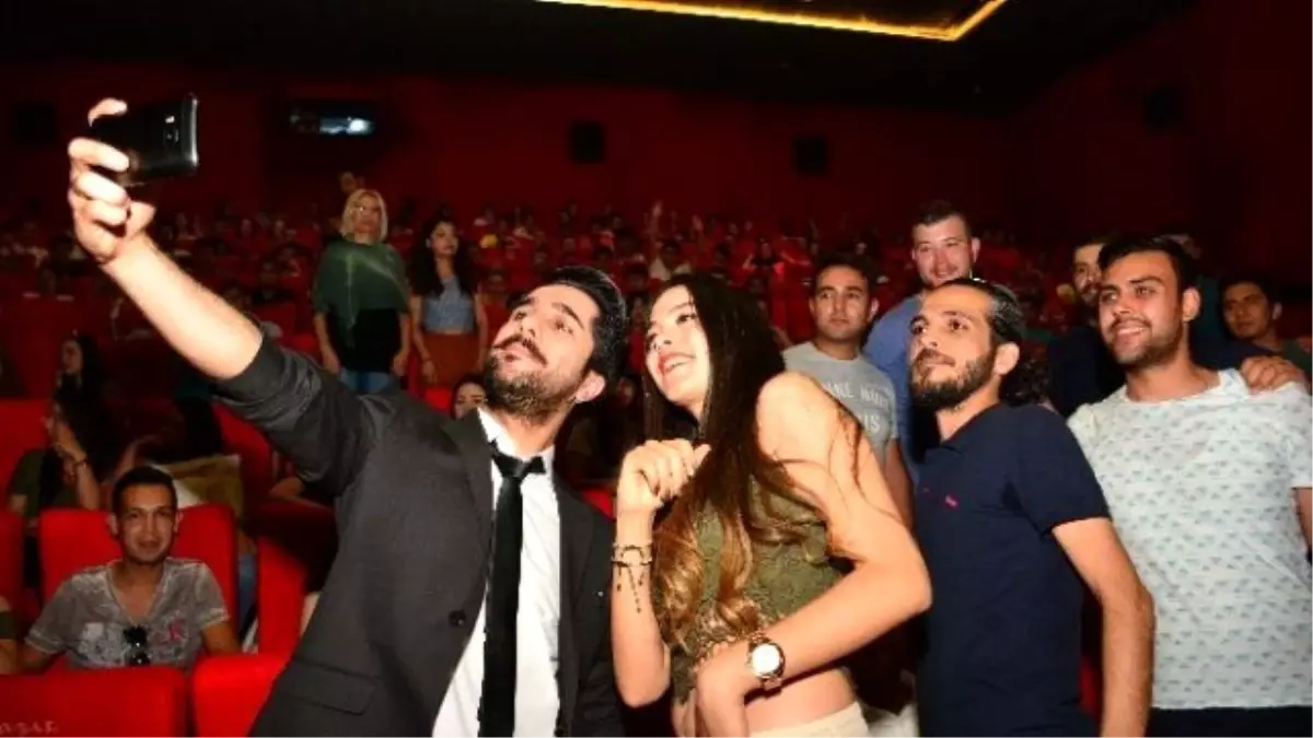 1 Kezban 1 Mahmut Adana Yollarında" Filmine Özel Gösterim