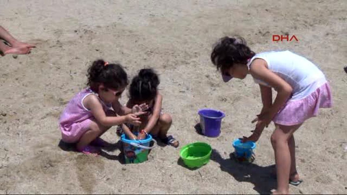 Alanya\'da Sahiller Renklendi