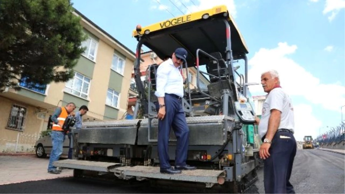 Başkan Ak, Asfalt ve Kaldırım Çalışmalarını Yerinde İnceledi