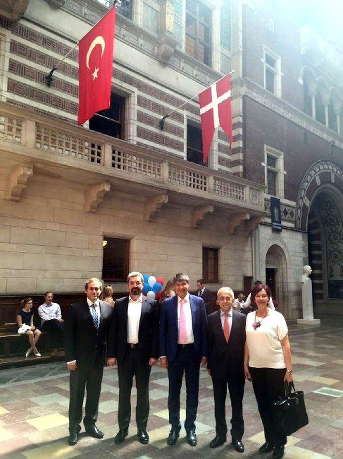 Başkan Türel, Kopenhag\'da Türk Bayrağı ile Karşılandı