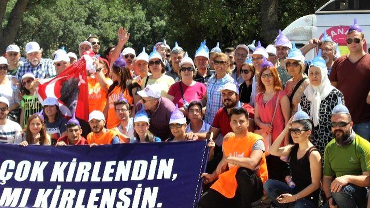 Belediye Başkanı ve Milletvekili Dahil Yüzlerce Kişiden İlginç Protesto