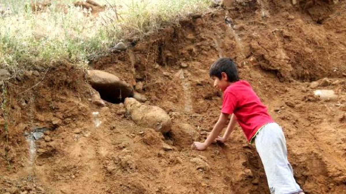 Bingöl\'de Yol Çalışmalarında Eski Mezarlar Bulundu