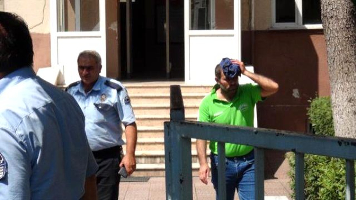 Bursa\'da Mahalle Sakinleriyle Suriyeliler Kavga Etti: 3 Yaralı