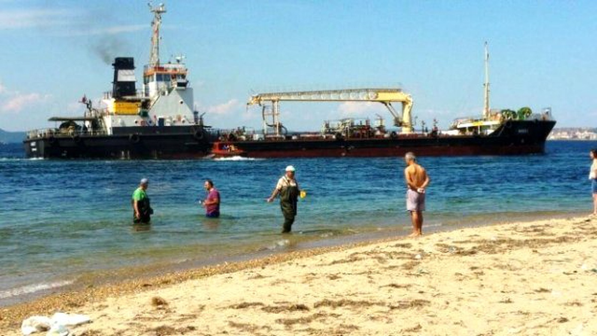 Çanakkale Boğazı\'nda Gemi Karaya Oturdu