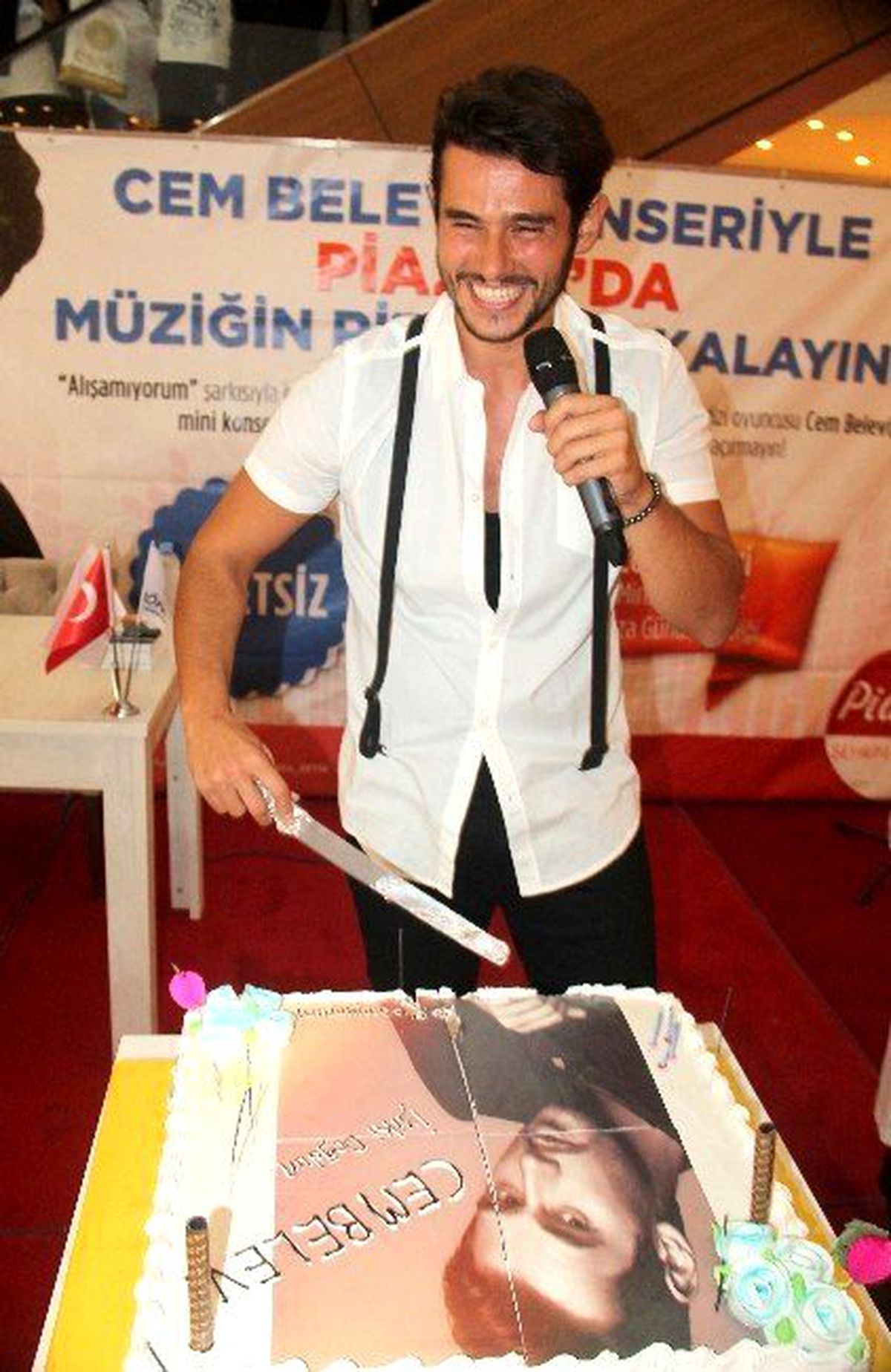 Cem Belevi, Doğum Gününü Piazza\'da Kutladı