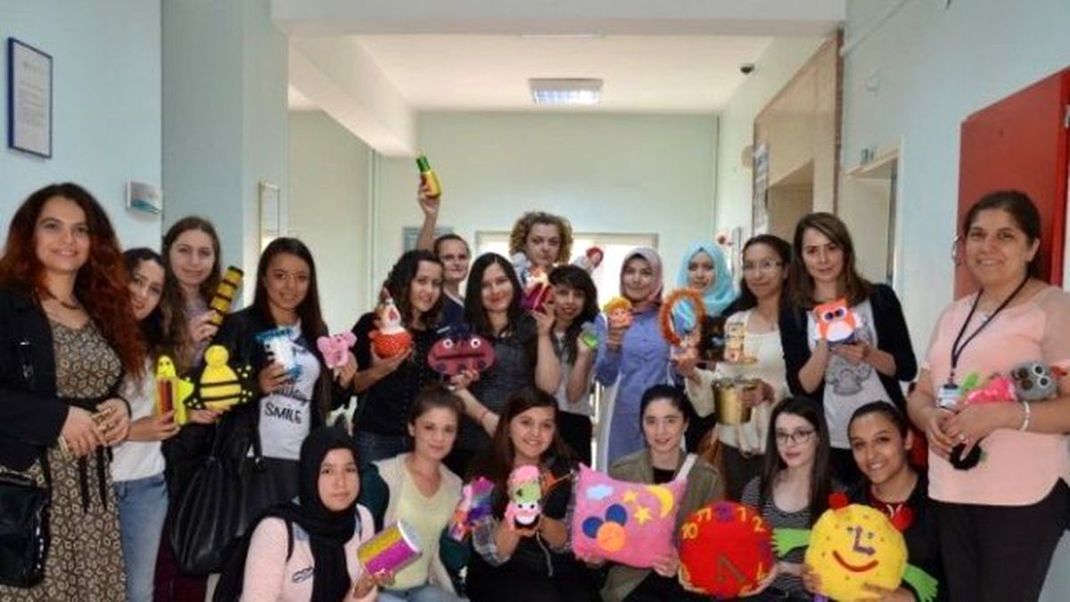 Çocuk Hastalara Oyuncak Hediyesi