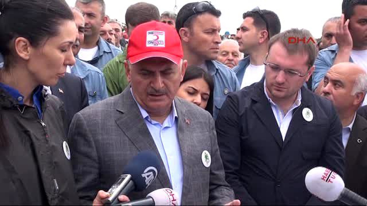Erzincan Başbakanın Yaylasındaki Çevre Yürüyüşüne Yağmur Engeli
