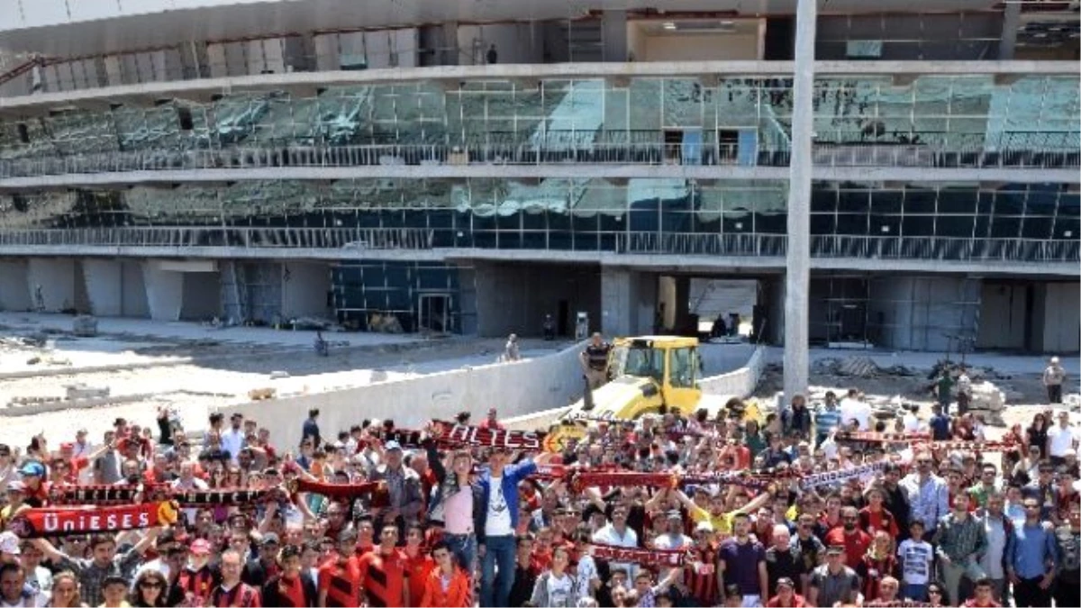 Eskişehirsporlu Taraftarlar Yeni Stadyumu Ziyaret Etti