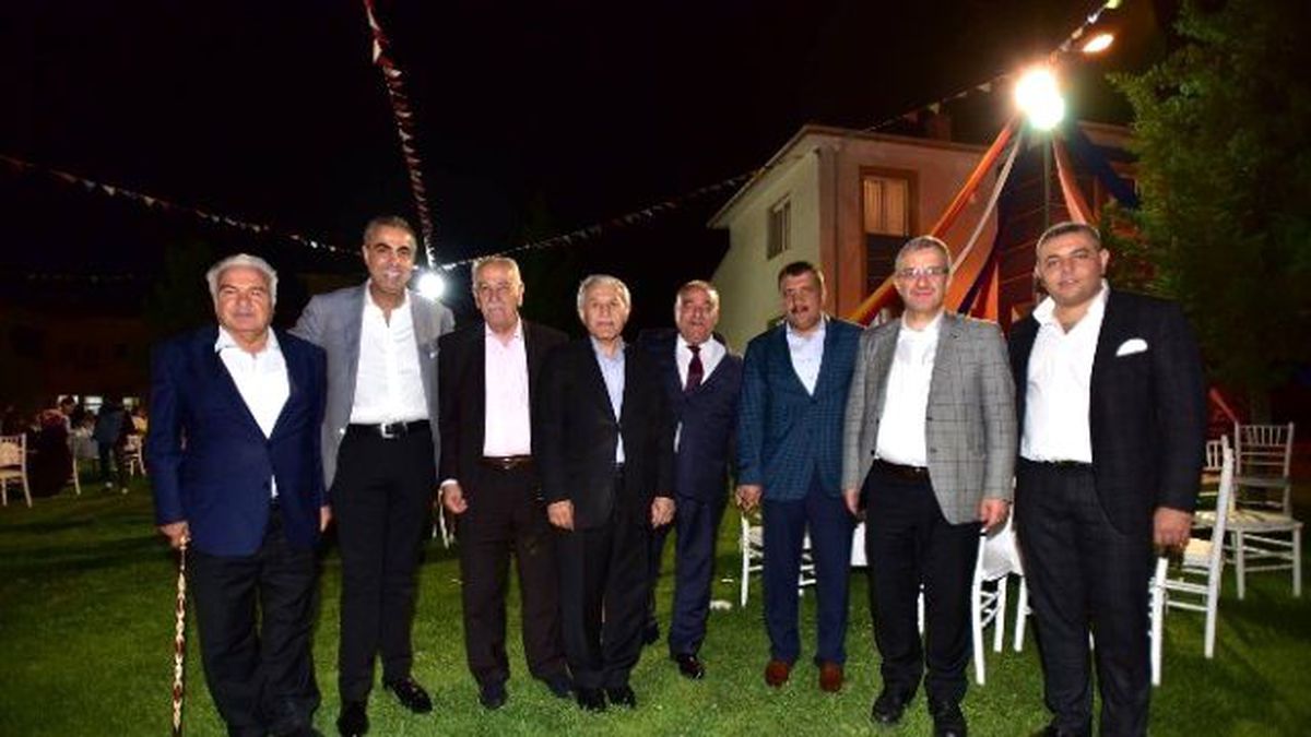 Fikir Sofrası Platformu Üyeleri Yaşlı ve Çocuklarla Bir Araya Geldi