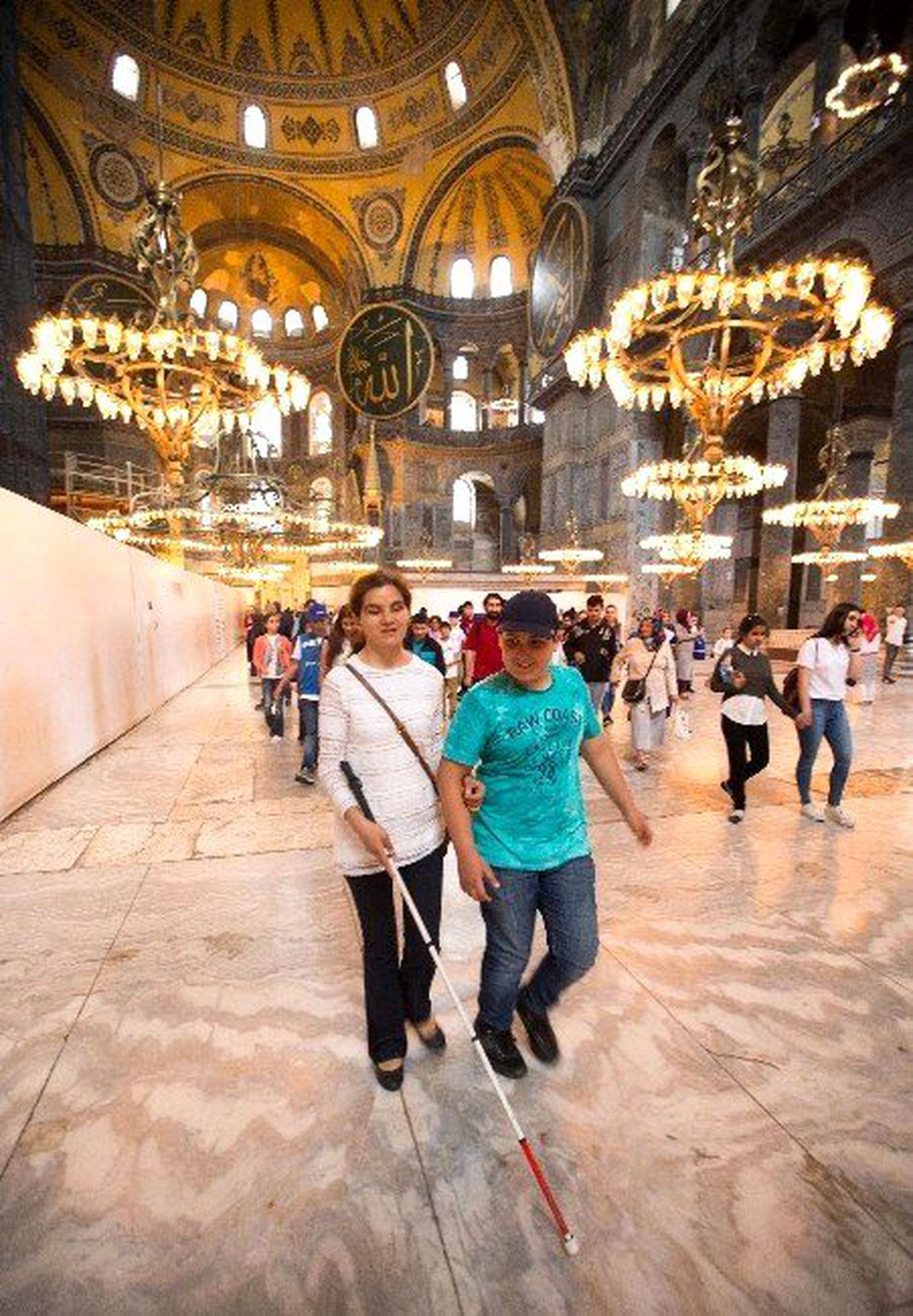 Görme Engelli Öğrenciler, İstanbul\'da Tarih Yolculuğuna Çıkarıldı