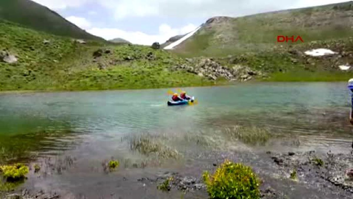 Hakkari\'de 2 Bin 700 Rakımlı Gölde Kano Gösterisi
