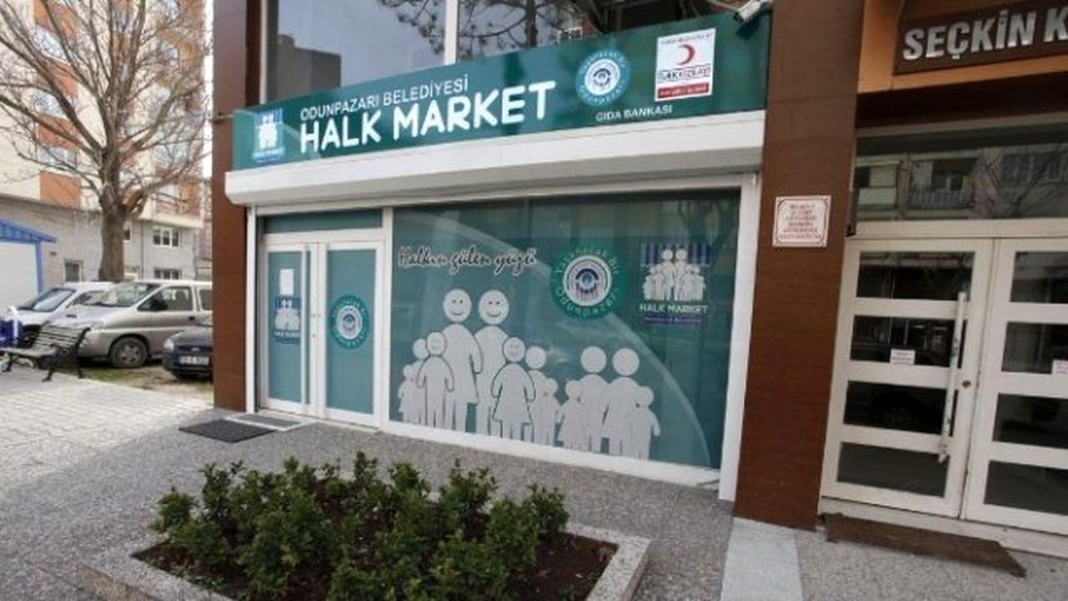 Halk Market Yardımları Bekliyor