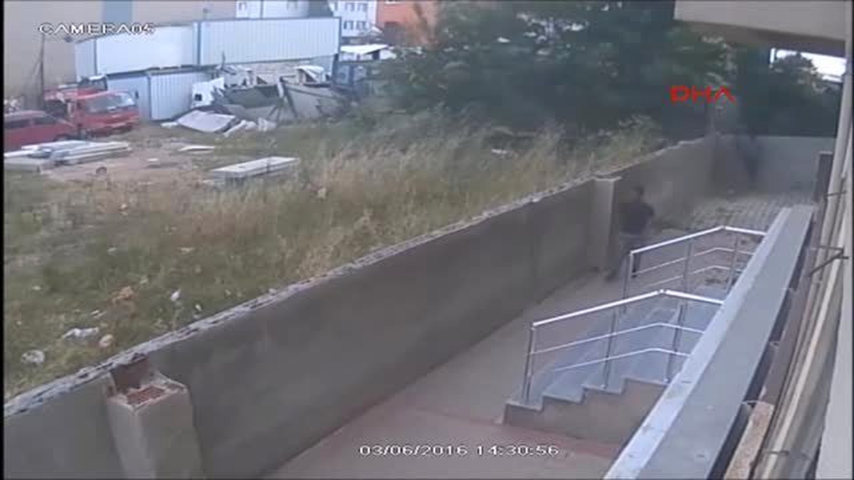 Hırsızlık Anları Güvenlik Kamerası Kayıtlarında