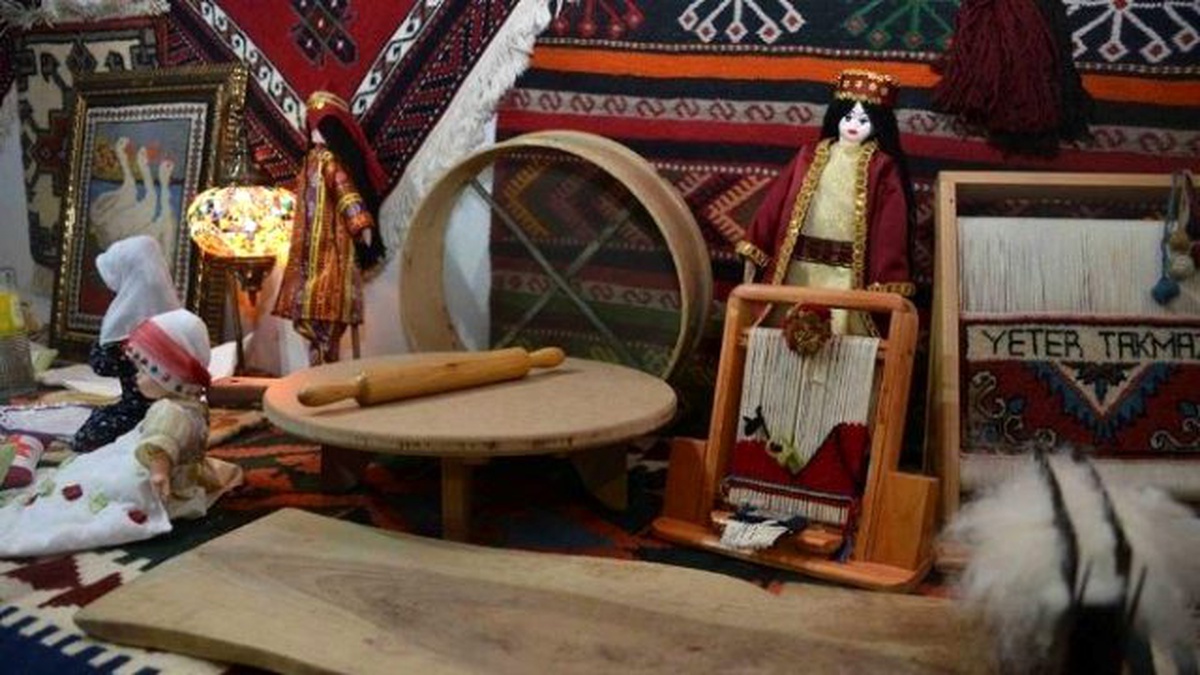 Hünerli Eller \'Öğrenme Şenlikleri ve El Emeği Göz Nuru Fuarı\'nda Eserlerini Sergiledi