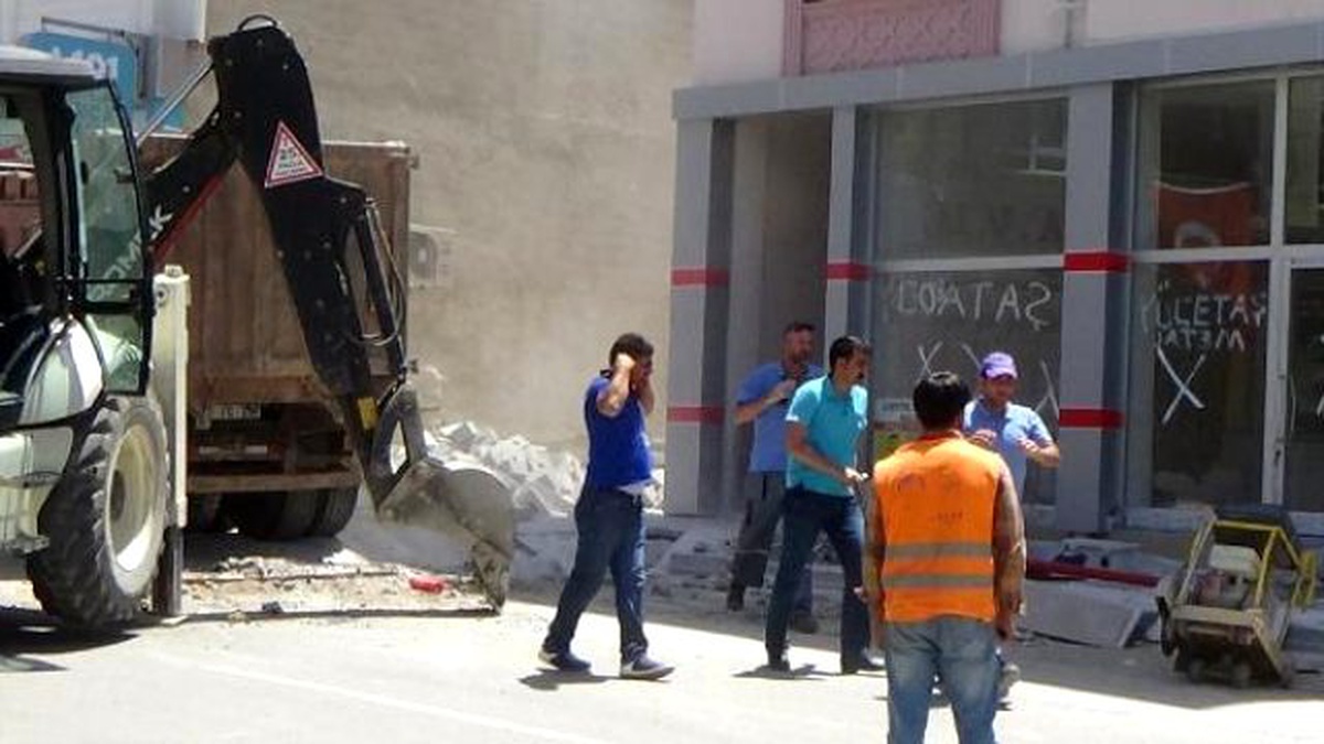 İş Makinesi Doğalgaz Hattındaki Boruyu Patlatınca Paniğe Neden Oldu