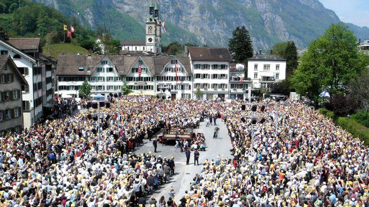 İsviçre'deki Herkese Maaş Referandumu Reddedildi