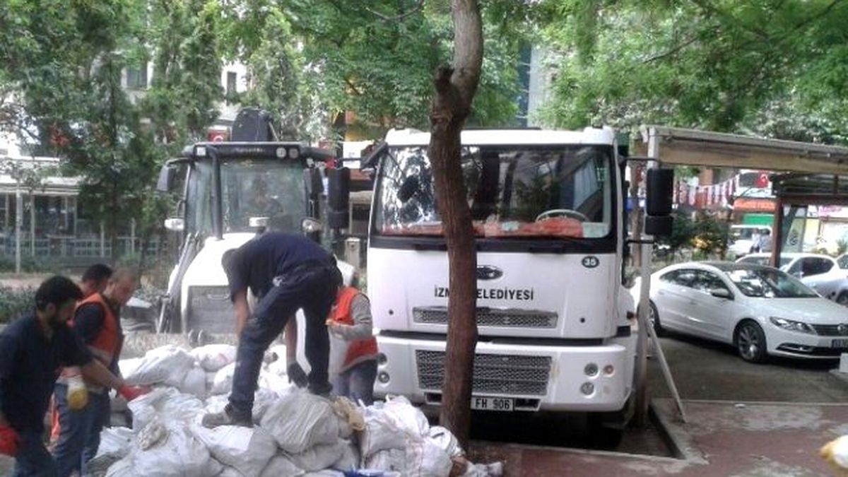 İzmit Belediyesi, Haftada 200 Ton Moloz Topluyor