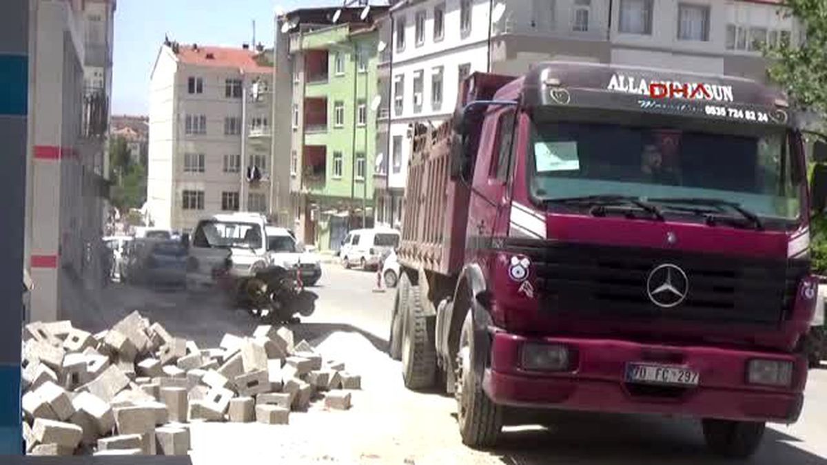 Karaman İş Makinası Doğalgaz Hattındaki Boruyu Patlatınca Paniğe Neden Oldu