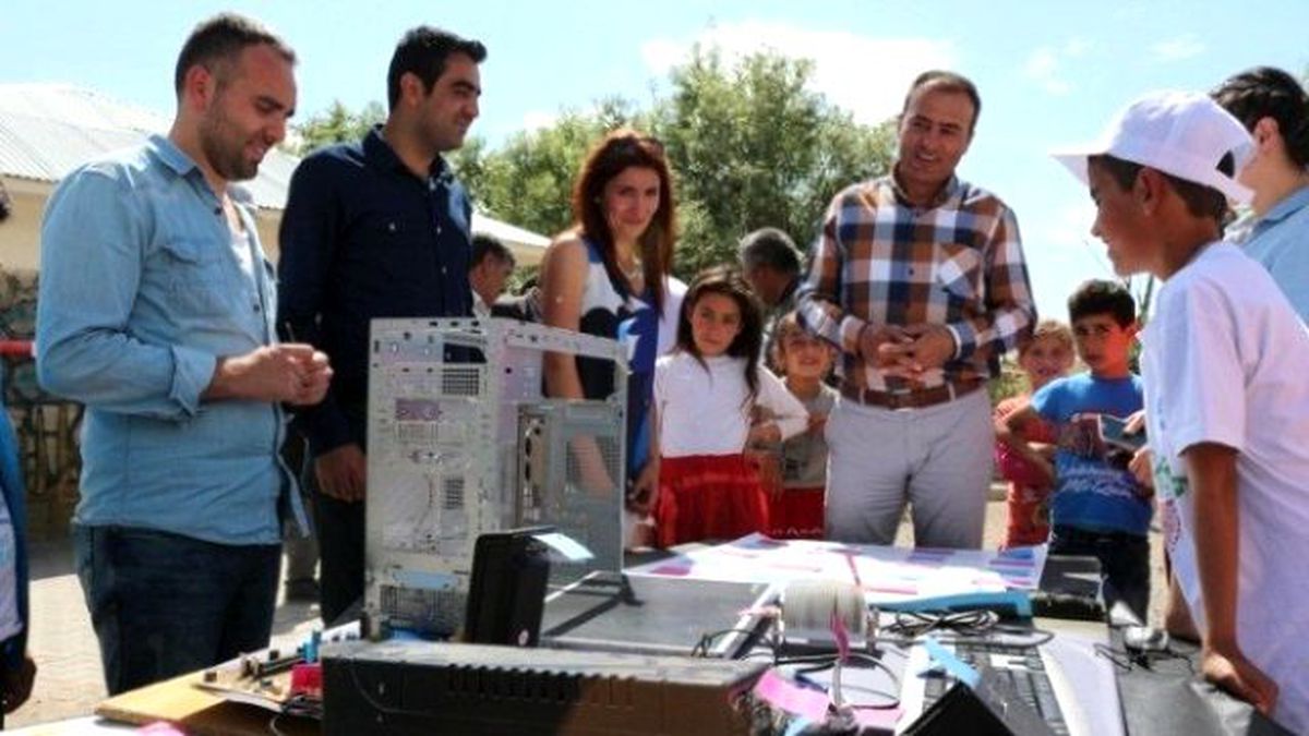 Köy Okulunda Bilim Fuarı