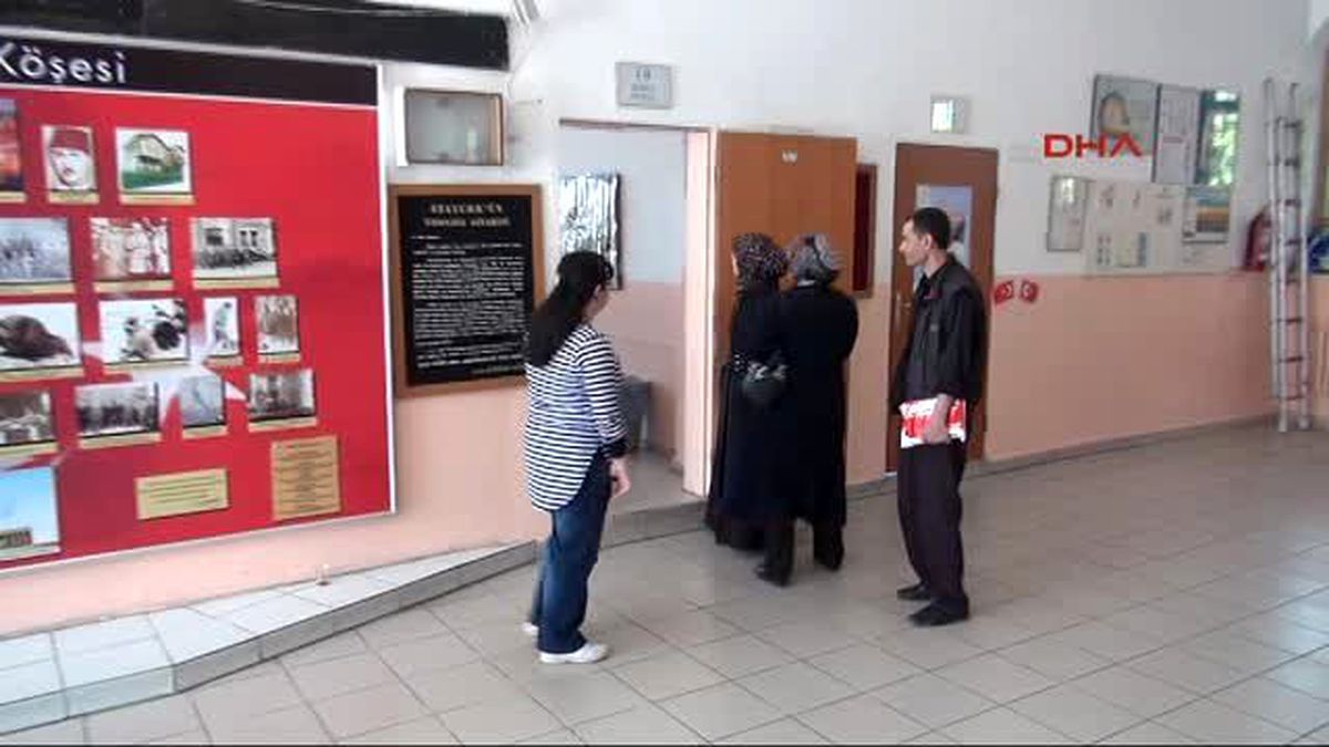 3 Çocuk Annesi, Ölen Eşinin Yerine Muhtar Seçildi