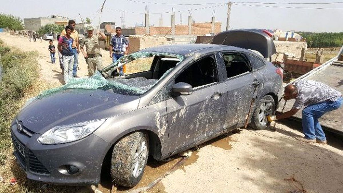Nusaybin\'de Otomobil Su Kanalına Devrildi: 2 Ölü