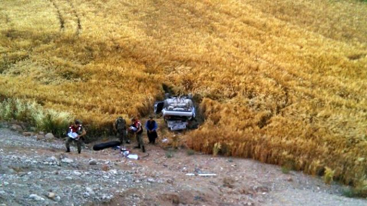 Otomobil Buğday Tarlasına Uçtu: 1 Yaralı