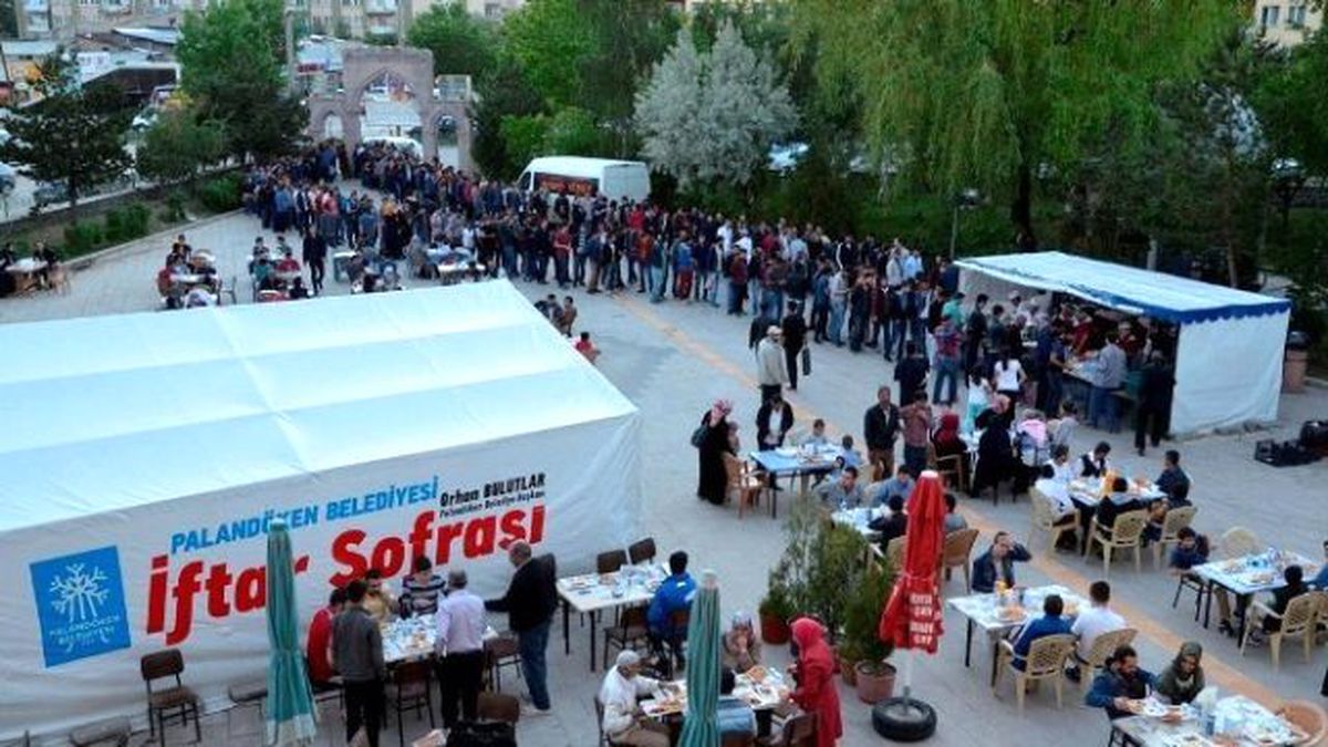 Palandöken Belediyesinin Geleneği İftar Sofraları Hazır