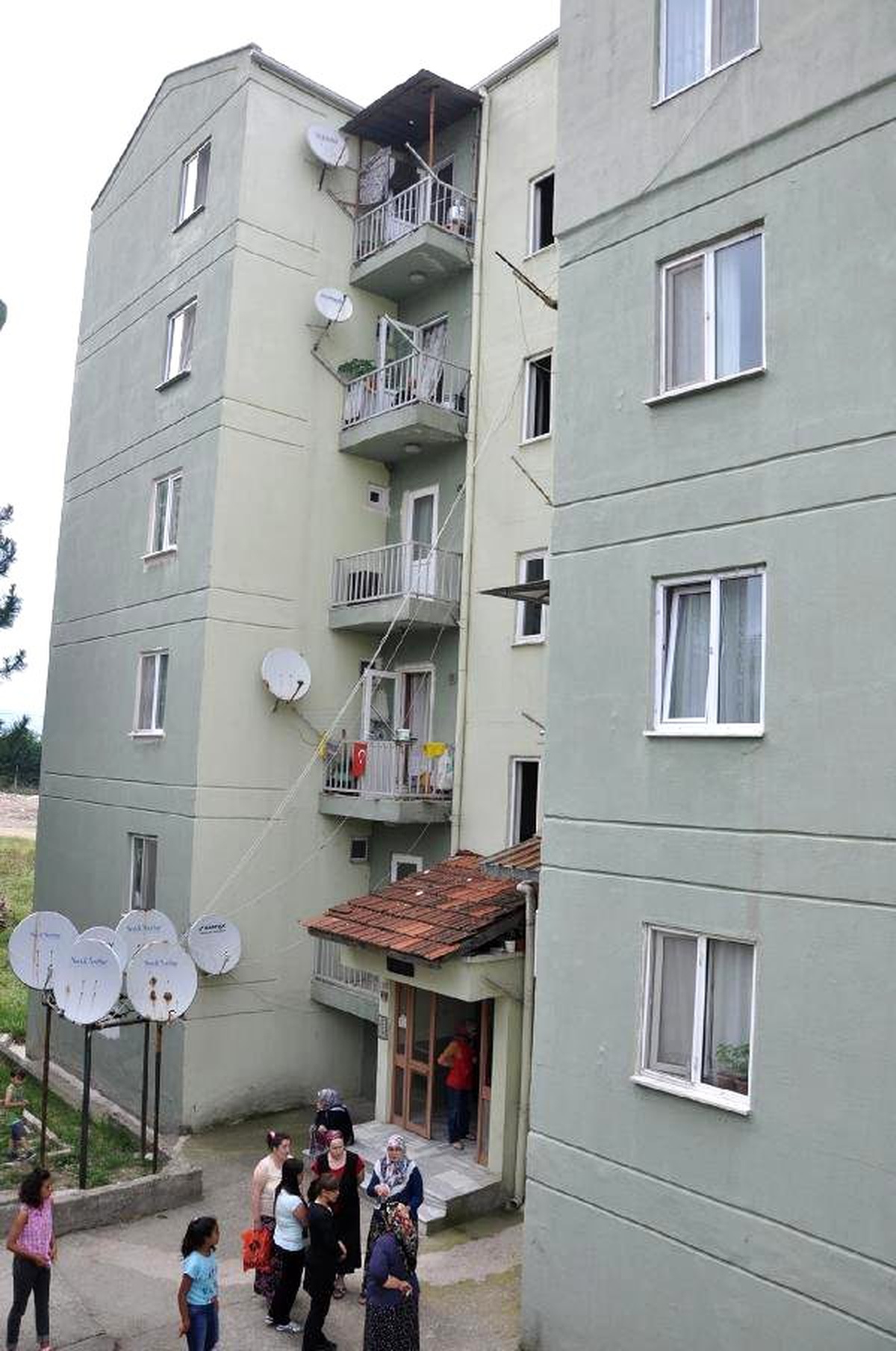 Suriyeli Bebek, 5\'inci Kattan Düşerek Öldü