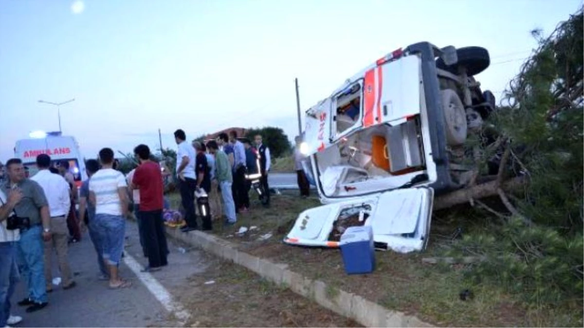 Ambulans Takla Attı: 1 Ölü, 4 Yaralı
